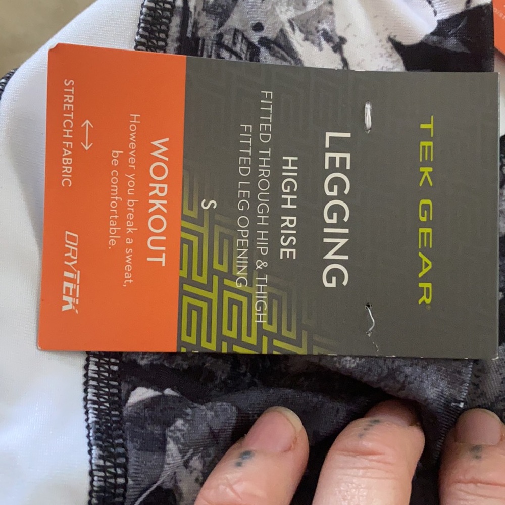 NWT workout leggings - Picture 5 of 5